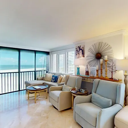 Beachfront 3Br Condo W/ Pool & Views